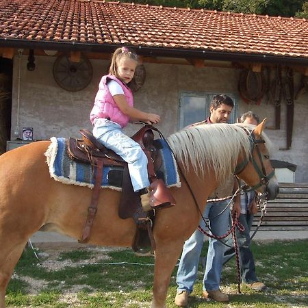 Agritur Le Pergole Hotell Villa Lagarina Eksteriør bilde